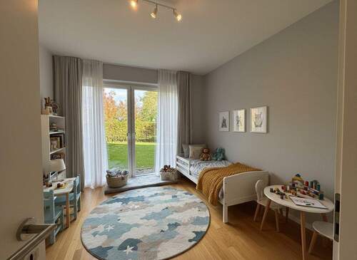 Büro/Kinderzimmer virtuell möbliert - 