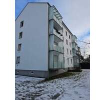 +++ Zentrale 2- Zi.-Hochparterre-Whg. mit Balkon und EBK +++ - Waldkraiburg