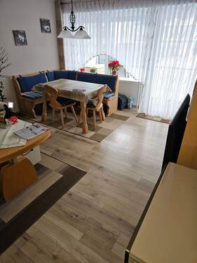 Wohnzimmer - 2 Zimmer Etagenwohnung in Waldkraiburg