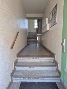 Hausflur - 3 Zimmer Etagenwohnung zum Kaufen in Dresden