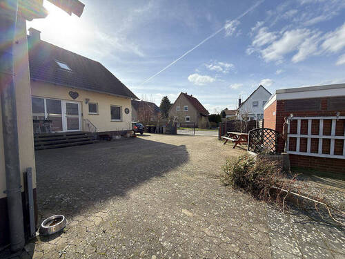 Hoffläche mit Hauseingang - 