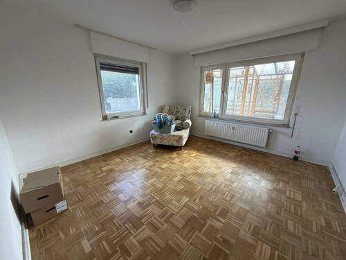 Schlafzimmer mit Parkettboden - 