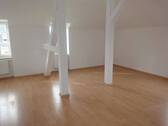 Wohnzimmer - Frei ab 1.9.26 ! + DG + Bad mit Fenster + Laminat
