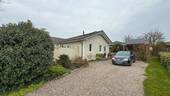 Haus mit Auffahrt - 