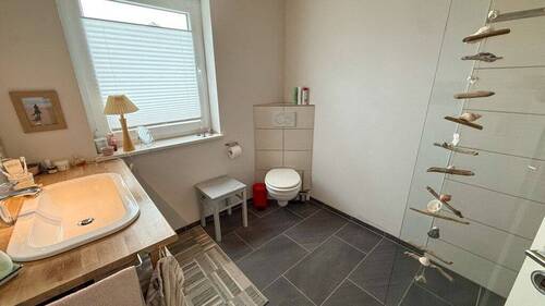 Bad mit ebenerdiger Dusche - 