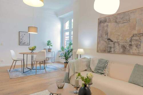 Wohnzimmer - 2-Zimmer kernsaniert in Charlottenburg 
