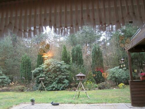 AUSBLICK VOM WOHNZIMMER IN DEN GARTEN - 