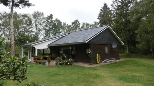 HAUS MIT GARTENANSICHT UND ÜBERDACHTER TERRASSE - IHR RÜCKZUGSORT TRAUMHAFTES HAUS MIT GARAGE UND SCHUPPEN