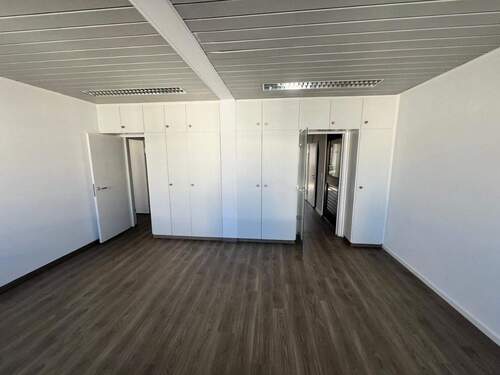 Büroraum 1 - Unmöbliertes 24 m² Büro im Zentrum Stuttgarts - WLAN, Küche, sofort verfügbar