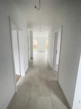 EG-Flur - Doppelhaushälfte mit 149,00 m&sup2; in Bohmte zum Kaufen