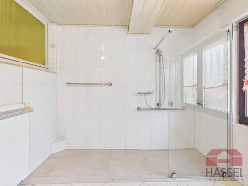 mit bodengleicher Dusche - 