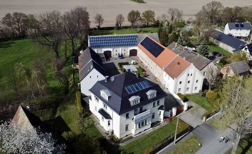 Luftbild - Gepflegter Dreiseitenhof mit Entwicklungspotenzial für Wohnen und Gewerbe