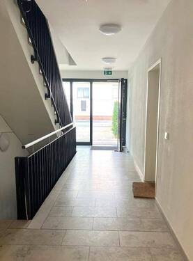 Eingang / Foyer - 3 Zimmer Etagenwohnung in Wiesbaden