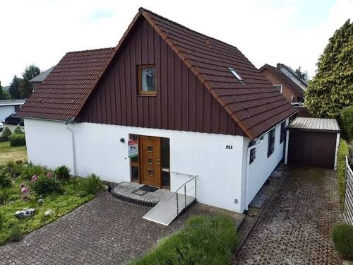 Eingangsbereich und Garage - 5 Zimmer Einfamilienhaus in Bad Oeynhausen