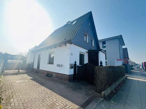 Hausansicht - 5 Zimmer Einfamilienhaus zum Kaufen in Schenefeld