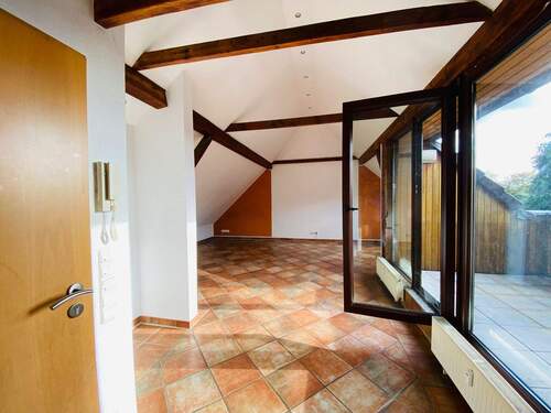 Blick aus der Küche ins Wohnzimmer/Loggia - Etagenwohnung mit 65,00 m&sup2; in Bottrop zur Miete