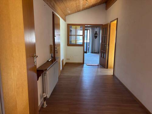 Flur - 3 Zimmer Etagenwohnung zum Kaufen in Unterwössen