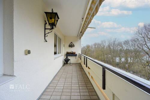 Balkon Blick Süd - 3 Zimmer Etagenwohnung in Gröbenzell