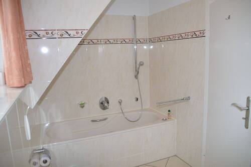 Teilansicht Badezimmer im Obergeschoss - 