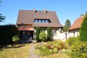 Blick vom Garten auf das Haus - 
