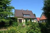 Hausansicht vom Garten - Ruhige Wohnlage im Herzen von Pattensen-Schulenburg !