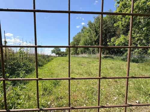 mit angrenzender Weidefläche für Schafe - 