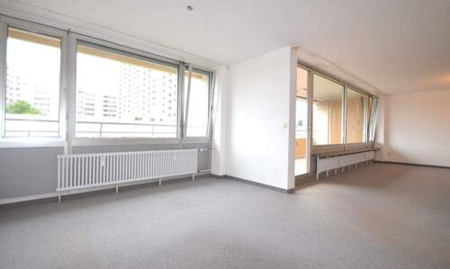 Esszimmer und Wohnzimmer - 4 Zimmer Etagenwohnung zum Kaufen in Leonberg