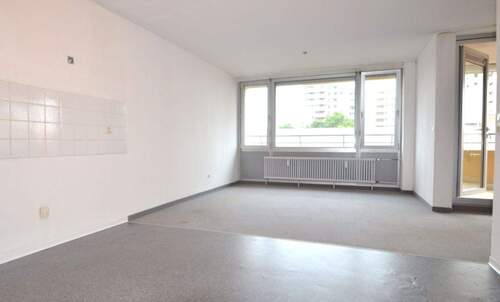 Esszimmer und Küche - 4 Zimmer Etagenwohnung in Leonberg