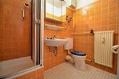 Toilette und Dusche - 
