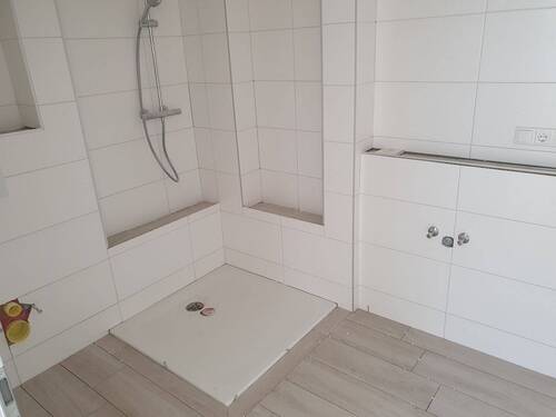 Whg04_Bad.jpg - 2 Zimmer Terrassenwohnung zur Miete in Leutershausen