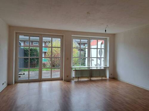 Wohnzimmer mit Gartenzugang - 