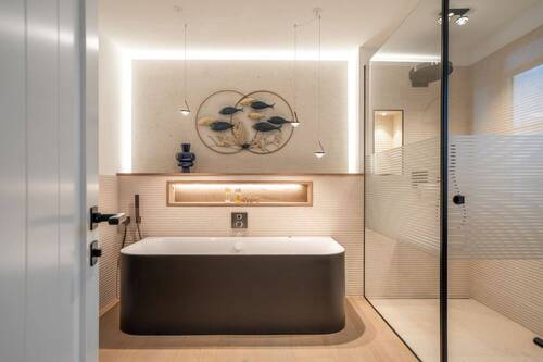 Bad mit Dusche & Wanne - 