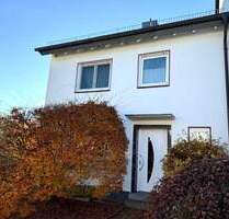 Ihr Ruhepol in Blomberg - modernisiertes Reihenendhaus mit Gartenidylle und Teich