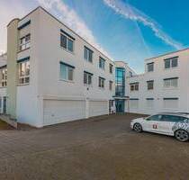 Helle Büroeinheit im Obergeschoss mit Aufzug und Garage sowie 3 Stellplätzen in ruhiger Randlage - Remseck am Neckar / Neckargröningen