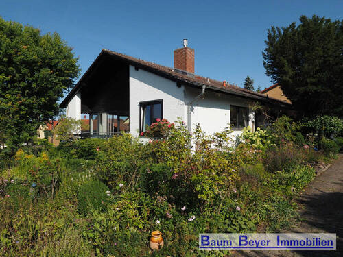 Hausansicht - Sonniges und großzügiges Einfamilienhaus mit traumhaftem Fernblick im Göttinger Ortsteil Roringen
