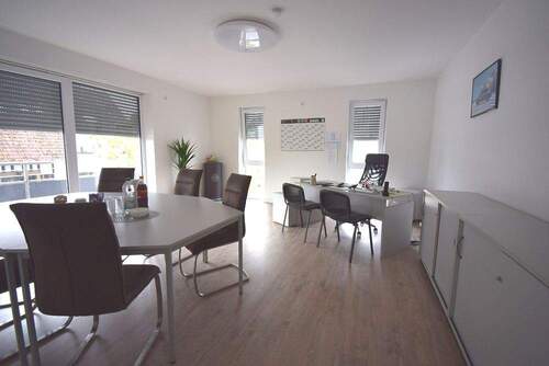 Büro 1 - Halle in Edingen