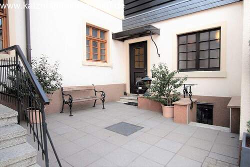  rechts: Anbau, Hier: Praxis (Eingang) - Mehrfamilienhaus, Wohnhaus mit 227,40 m&sup2; in Nettersheim zum Kaufen