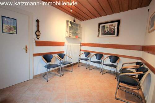  Wartezimmer (Praxis) - 
