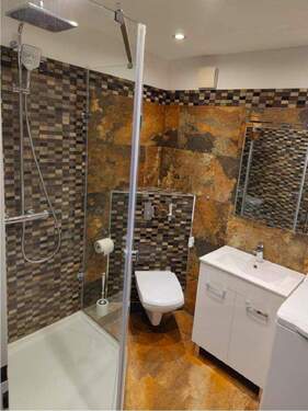 Wand-WC, Waschtisch & Dusche verglast - 