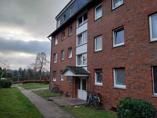 Hausansicht I - 3 Zimmer Obergeschosswohnung - 99.000,00&nbsp;EUR Kaufpreis, ca.&nbsp; 64,90&nbsp;m&sup2;&nbsp;Wohnfl&auml;che