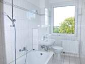 Beispielbild Bad mit Wanne - 3 Zimmer Etagenwohnung zur Miete in Chemnitz