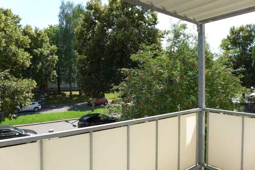 Beispielbild Balkon - 3 Zimmer Etagenwohnung in Chemnitz