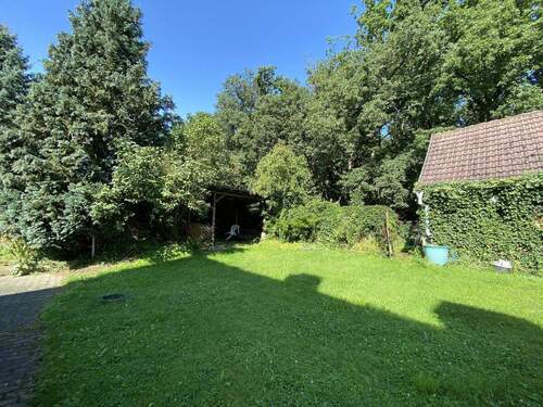 Garten mit Nebengelass - 