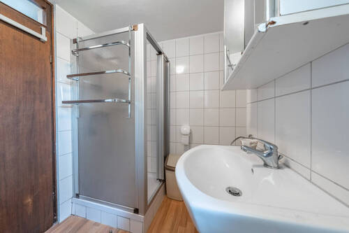 und eigenem Badezimmer - 
