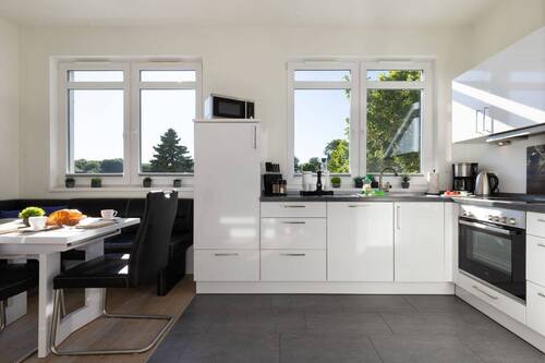 Die lichtdurchflutete Küche mit Essplatz - 