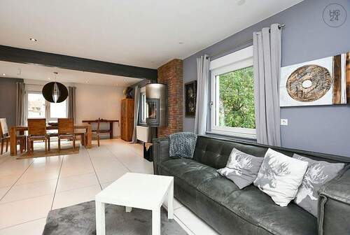 Bild1 - Helle, modern möblierte 2,5-Zimmer Wohnung mit Balkon und Stellplatz in Fellbach