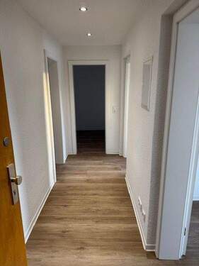 Beispiel Flur - 3 Zimmer Etagenwohnung zur Miete in Neukieritzsch