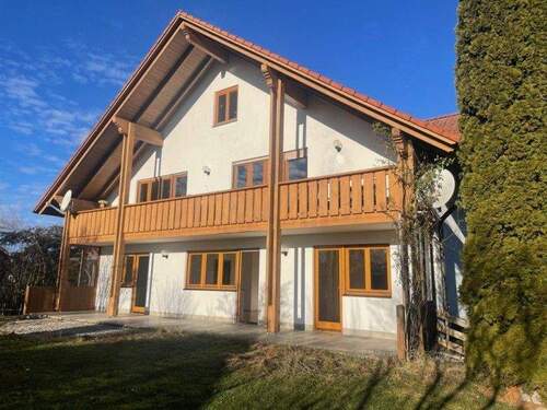 Ansicht Süd - ÄUSSERST GERÄUMIGE 3-ZIMMER - GARTENTERRASSEN-WOHNUNG mit GARAGE!