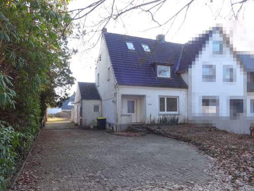 Vorderansicht des Hauses - 6 Zimmer Reihenendhaus in Bremen