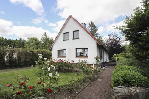 Außenansicht - Erholung im Freien: EFH mit Loggia, Terrasse und Garten inkl. Werkstatt in Timmaspe